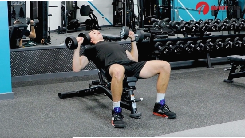 So sánh các bài tập đẩy tạ khác nhau cho nhóm cơ ngực