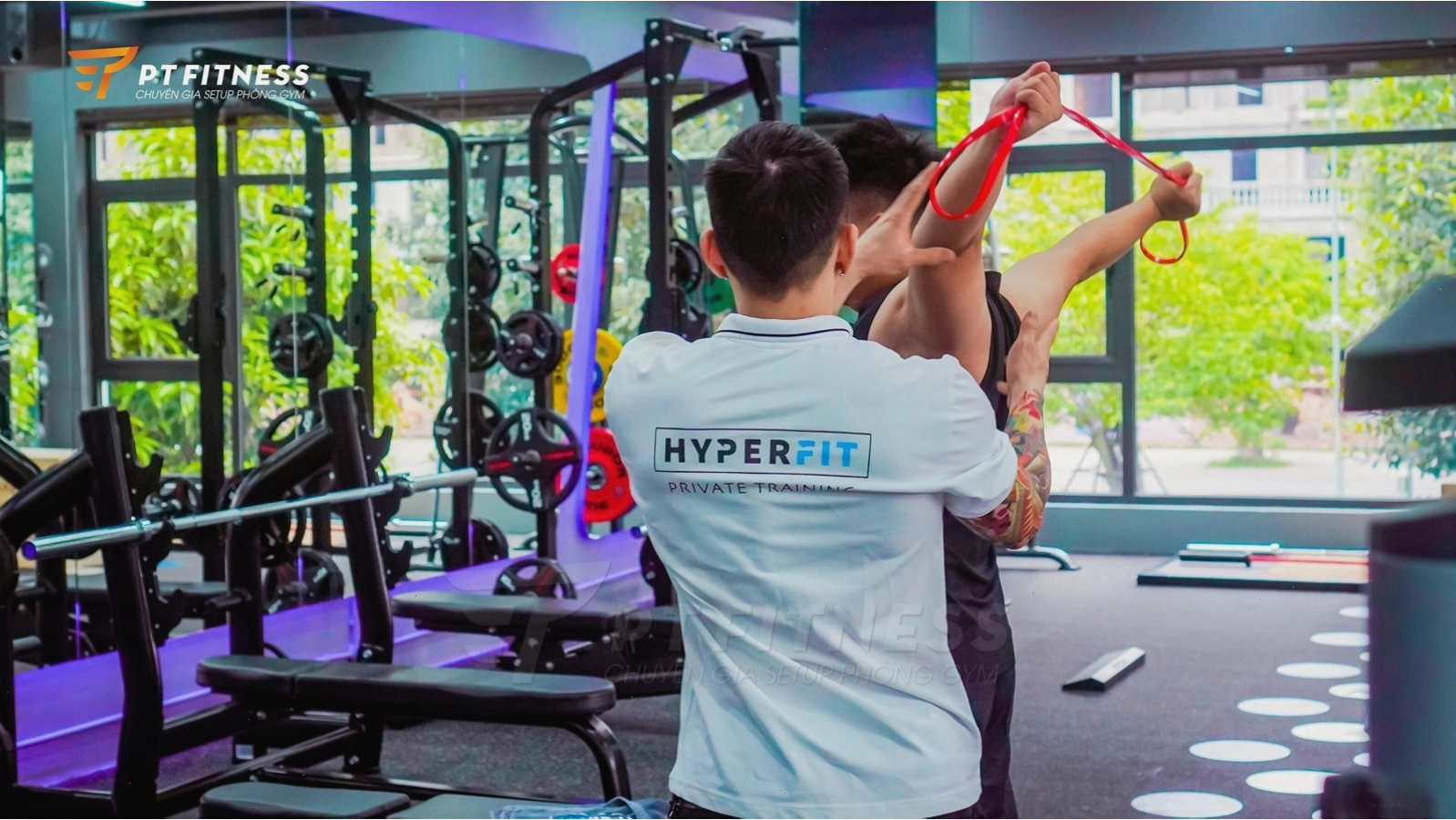 Tập luyện 1 kèm 1 với huấn luyện viên phòng gym Private