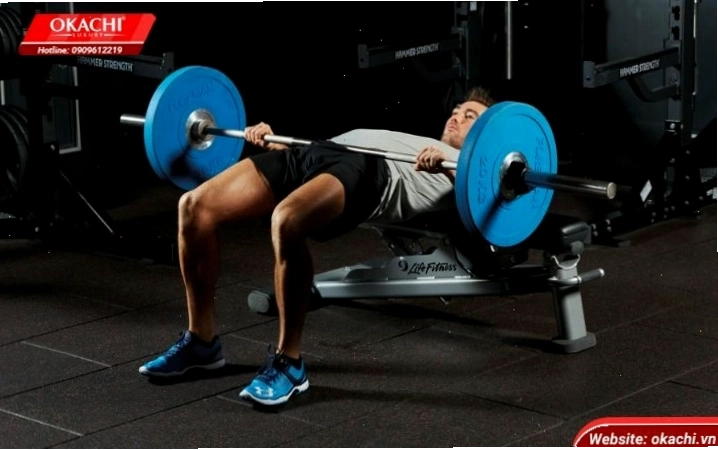 Tập luyện bài tập Barbell Hip Thrust với tạ đòn