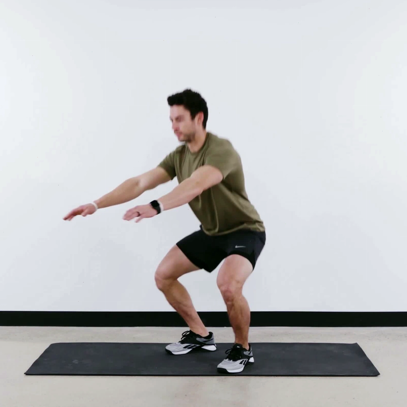 Tập trung vào sức mạnh và sự ổn định khi thực hiện Pistol Squat