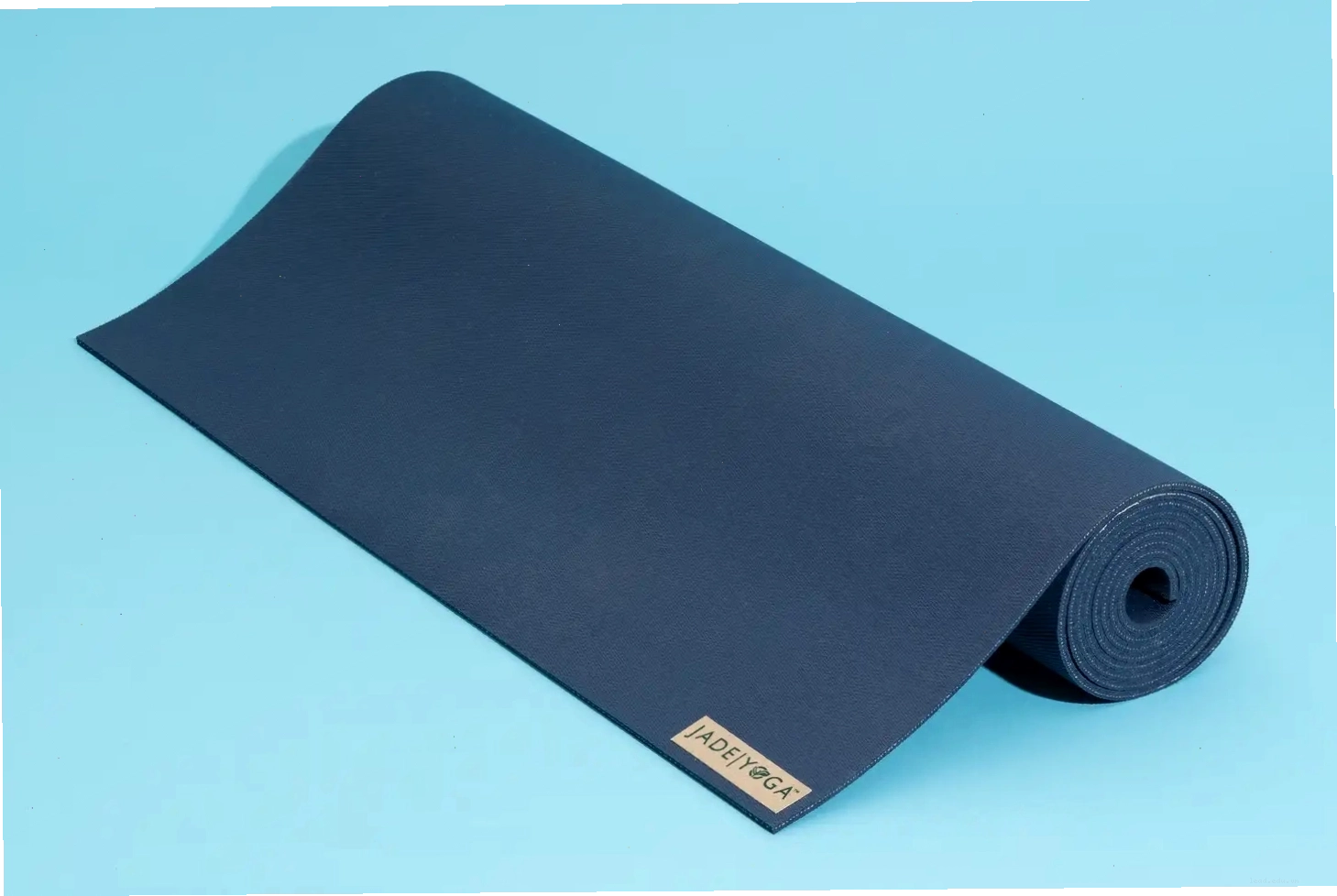 Thảm Gaiam Premium 6mm cung cấp đệm tốt cho người mới tập yoga.