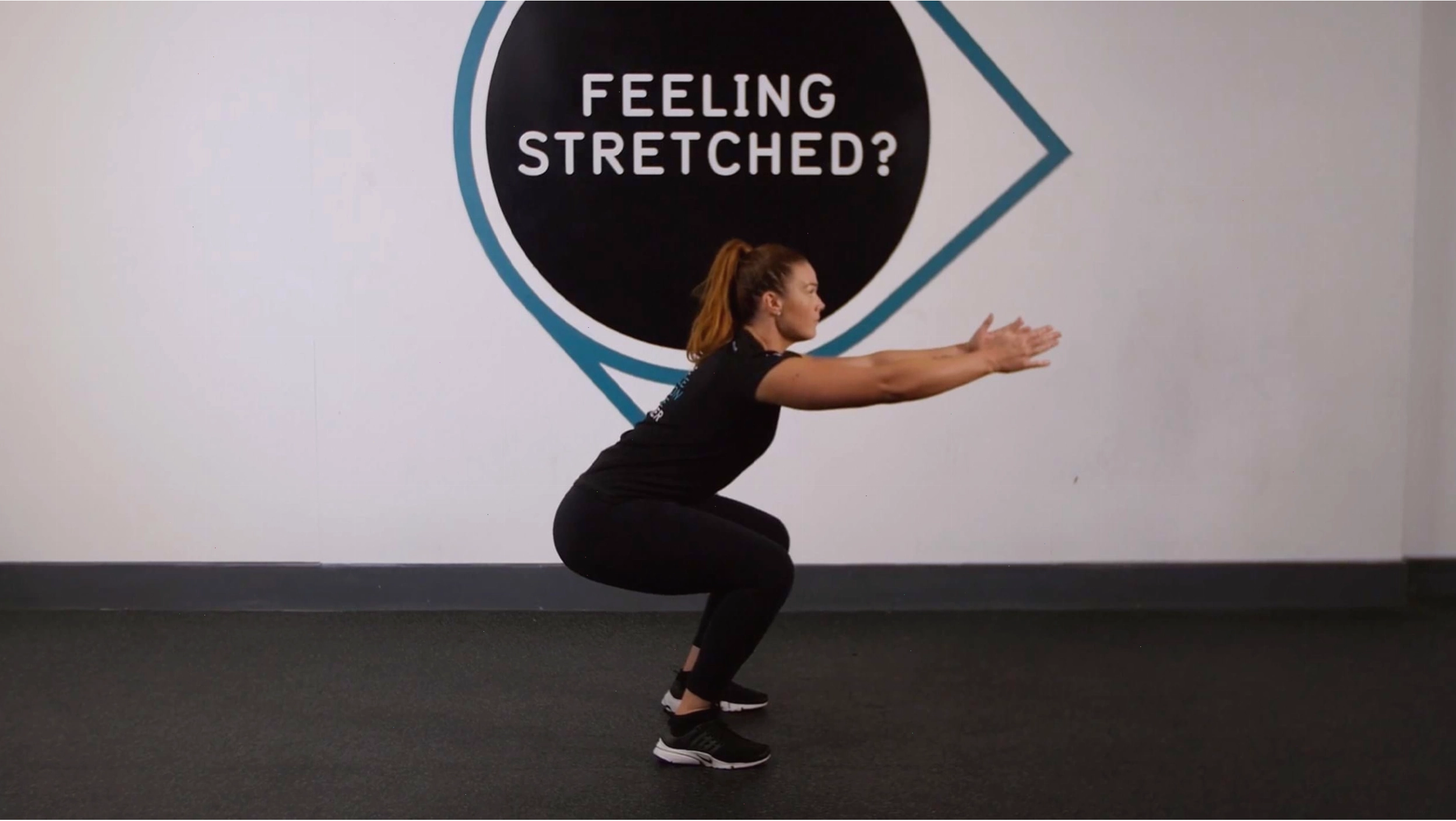 Thực hiện bài tập Bodyweight squat đúng kỹ thuật