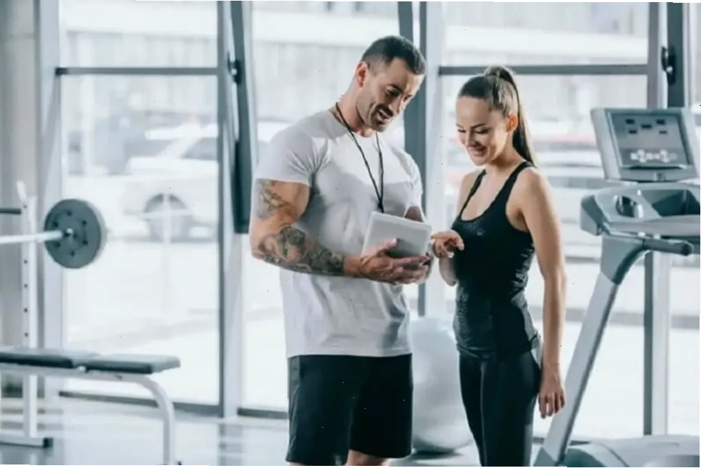 Thuê PT tập gym bao nhiêu tiền? Giá tập gym theo buổi dao động từ 150.000 VND/buổi - Nguồn: Decathlon