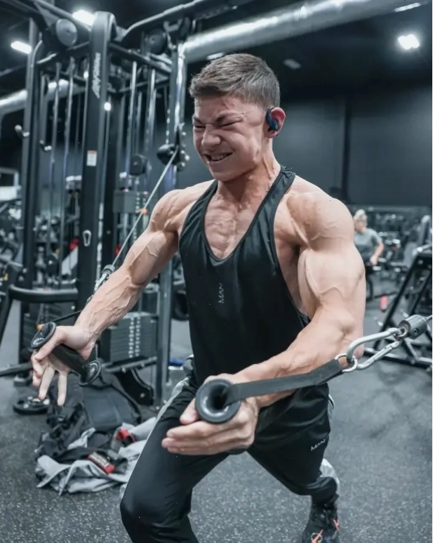Tristyn Lee chụp cùng anh trai