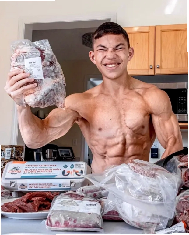 Tristyn Lee với thân hình cân đối