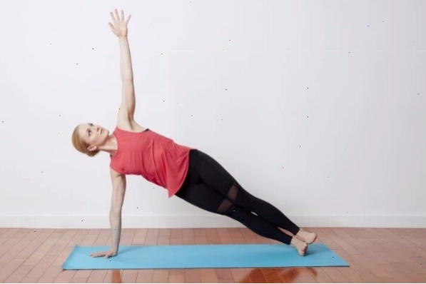 Tư thế plank nghiêng trong yoga