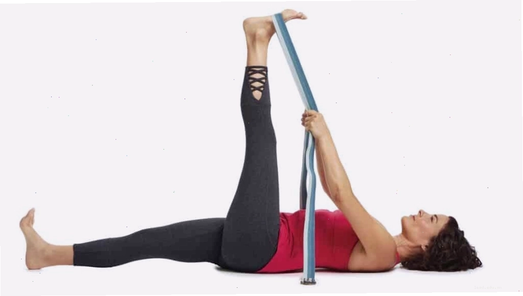Tư thế tay nắm ngón chân (Supta Padangusthasana) trong Yin Yoga