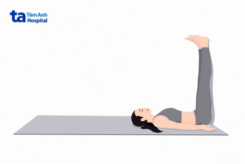 Tư thế yoga gác chân lên tường giúp cải thiện lưu thông máu
