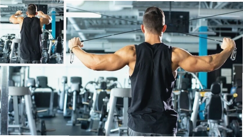 Vận động viên thực hiện bài tập Arnold Press
