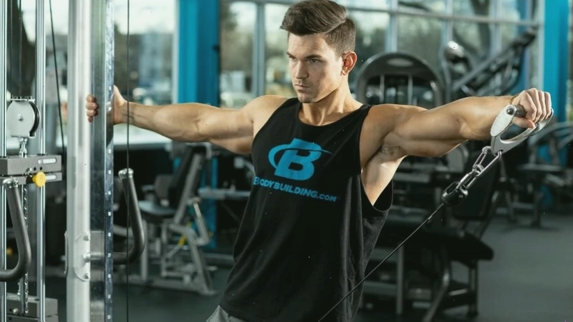 Vận động viên thực hiện bài tập Hard and Heavy Workout