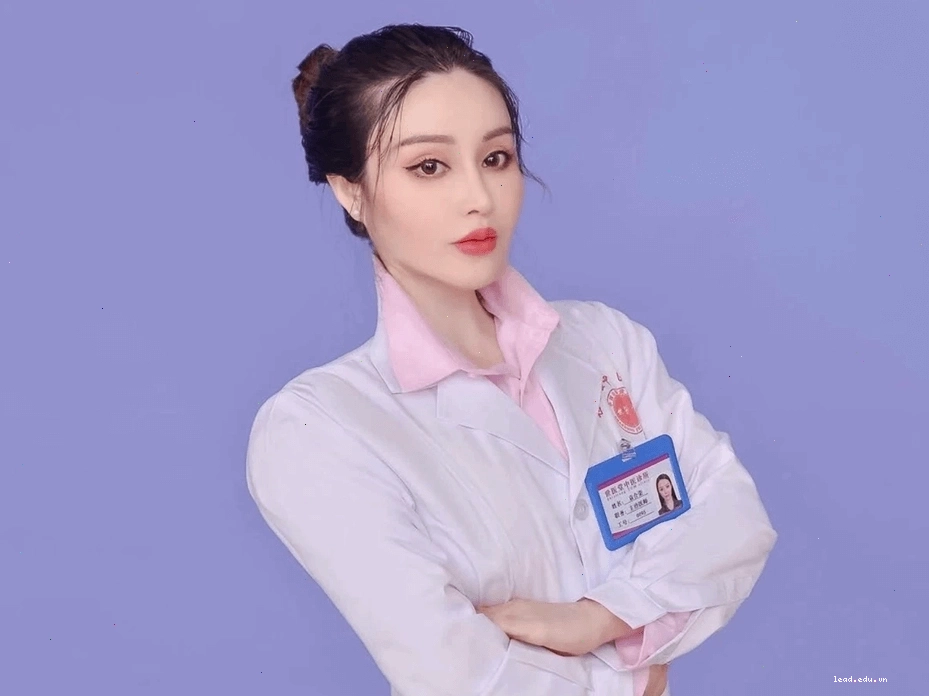 Yuan Herong năm 2019 với thân hình cơ bắp cuồn cuộn